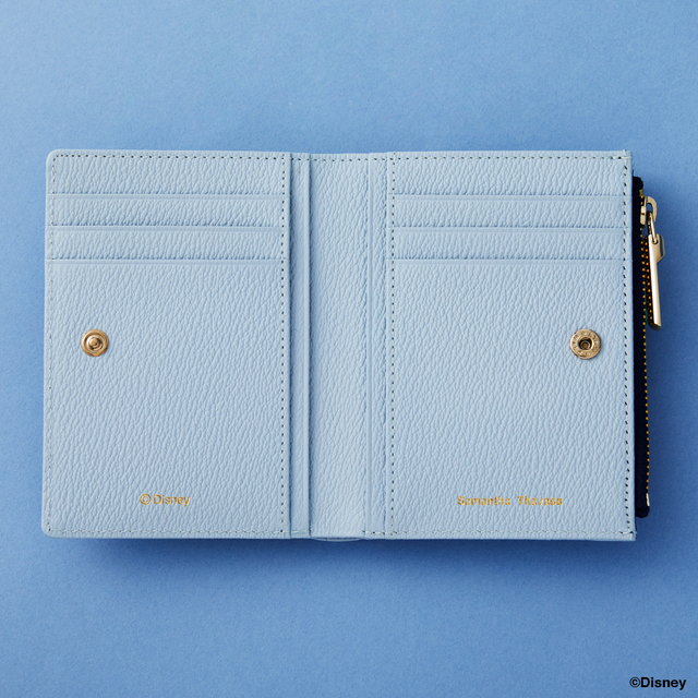 折財布は二つ折りタイプのコンパクトなサイズながら、カード収納10個、ファスナー付き小銭入れ、札入れが2層【サマンサタバサ「スティッチ」コレクション】