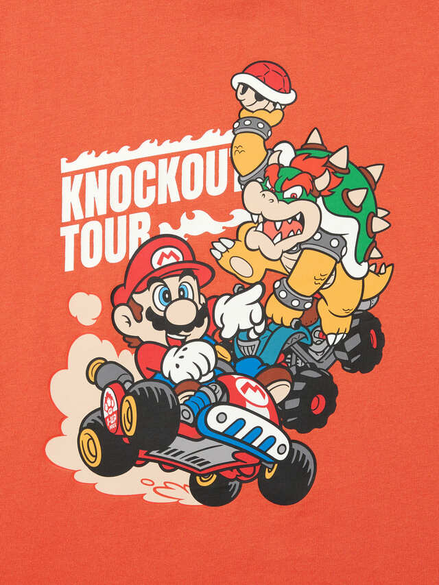 【ユニクロ】「マリオカートワールド UT」100～160cm 990円／『マリオカート ワールド』の世界で、マリオとクッパが競っているシーンをデザイン