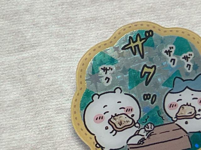 お花のような形で、カラーはイエローとブルー♪