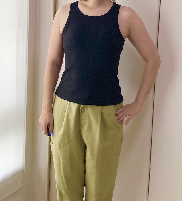 【スリーコインズ アメスリタンクトップ】カップが上の方にあります