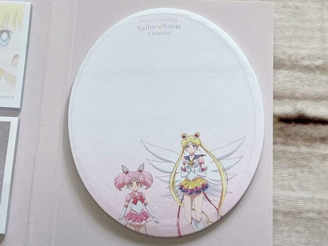 エターナルセーラームーンとエターナルセーラーちびムーンの尊い2ショットも!【3COINS×セーラームーン】ふせん/330円(税込)