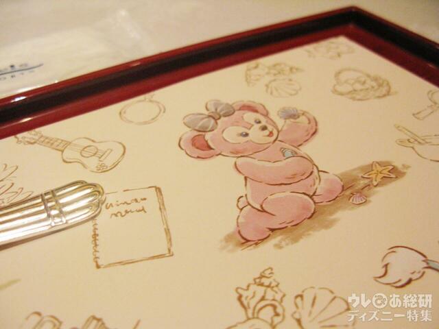 ランチョンマット(紙シート)【“ダッフィー&フレンズのウェア・スマイル・グロウ” カントニーズランチ】