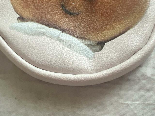 カラーはアイボリー