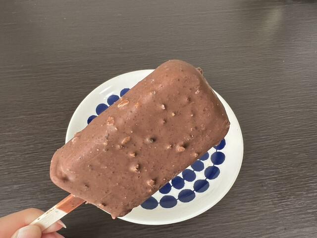 【セリア・ロイル　ブラックサンダーアイス】ゴツゴツのアイスバーが登場