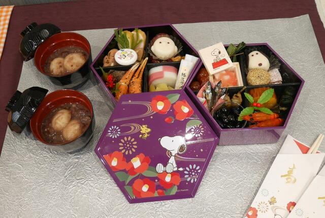 おせち・二段重「スヌーピー」｜21,900円(税込)
