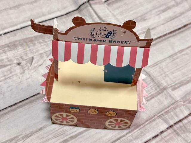 組み立てたワゴンに看板をつけました！だんだん出来上がってきています♪