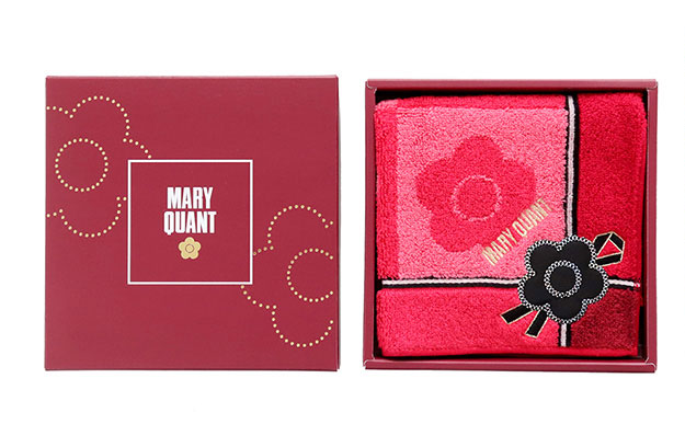 【マリークワント 限定パッケージ入りタオルハンカチ】パッケージサイズ:約16.5×16.5×2.5cm