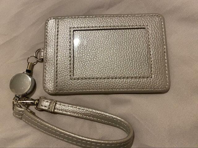 【宝島社　PEANUTS スヌーピー リール付きICカードケース】お気に入りの写真を入れても◎