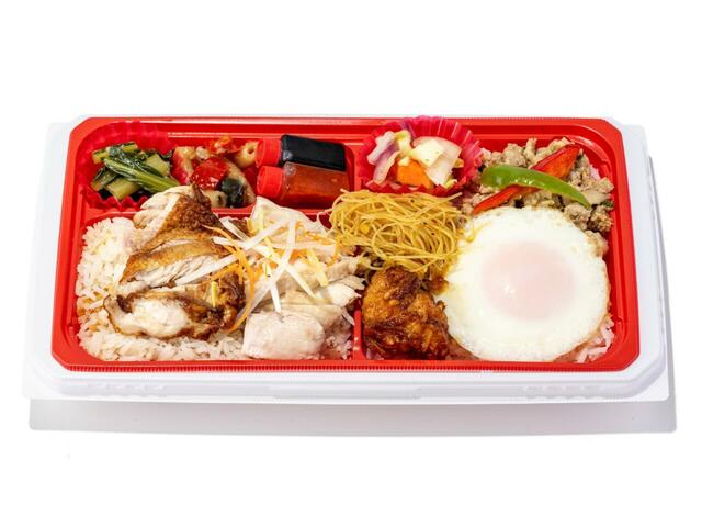 「ミスターチキンスペシャルコンボ弁当」＜価格：1折 1,382円（税込）＞【GWもこれを選べば間違いなし！「グランスタ東京」「グランスタ丸の内」2024年オープンショップ“一番売れた逸品”をご紹介！】