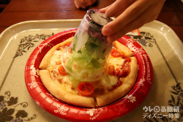 サラダピッツァ（880円）