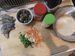 【エビとあさりのパエリア】野菜は細かく刻みます