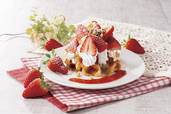 「国産いちごの楽しみ方 クロッフル」＜期間：2025年3月24日～4月6日＞【国産いちごが食べ放題！さらに「クレープ・寿司・小籠包」など85品以上も食べ放題！ニラックスブッフェ28店舗にて開催！】