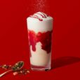 「ストロベリー＆ジョイフルメドレー フラペチーノ（R）」＜価格：Tall 776円（税込）（お持ち帰りの場合）／790円（税込）（店内利用の場合）＞【「スターバックス ティー＆カフェ」に“至福のティービバレッジ”が新登場！「ジョイフルメドレー」使用のラテやフラペチーノ（R）も！】　