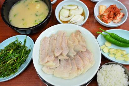 韓国の尊い食べ物 Vol 9 釜山のローカルフードから全国区へ 韓国人の テジクッパ愛 後編 2 2 うまい肉