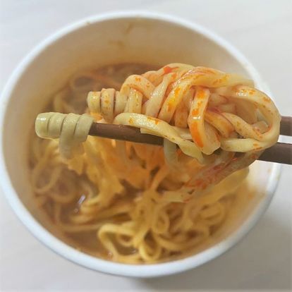 カップ麺 一蘭 すみれ 中本 のラーメンを自宅で堪能 本家の再現度 本音レビュー 3 3 うまいめし