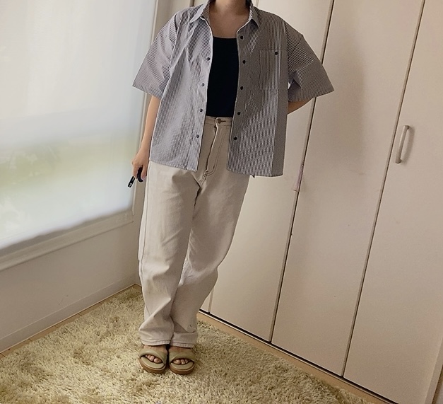 【ワークマン レディース撥水サッカー半袖シャツ】ネイビーストライプ・Mサイズ着用。撥水性や通気性など機能性を重視する方におすすめです