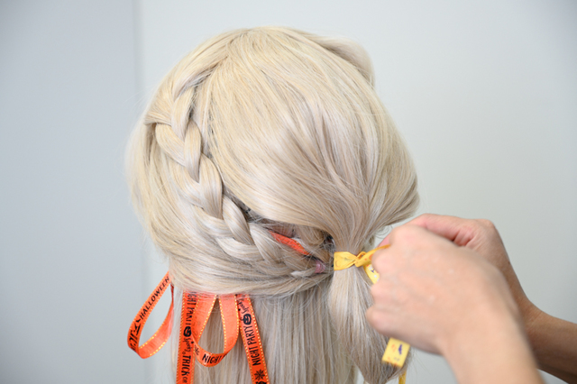 ゴムの部分はリボンで結んで隠しましょう