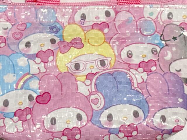 さまざまな頭巾を被ったりメガネをかけたり…おしゃれを楽しむマイメロがキュート！