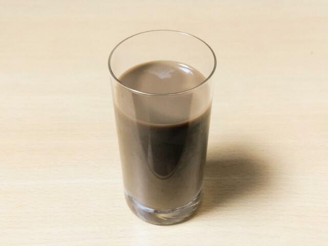 【山本珈琲 冷の珈琲無糖 6000ml(1000ml×6本) 1898円】牛乳を加えてカフェオレにするのもおすすめ