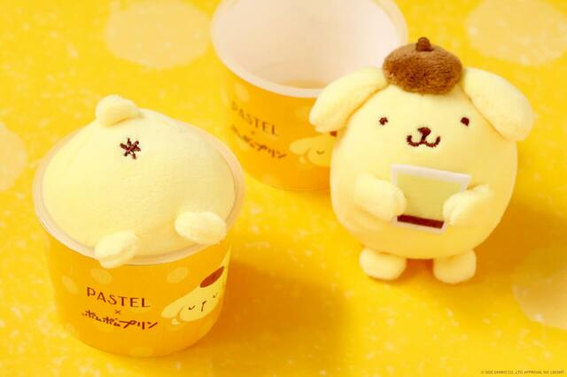 「ポムポムプリンのぬいぐるみパック」＜価格：2,480円（税込）＞【パステルに「ポムポムプリン」のお誕生日をお祝いする、ふわふわ＆まろやかな「シフォンケーキ」が新登場！】