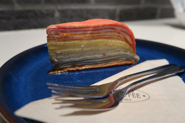 サザコーヒー　レインボーミルクレープ