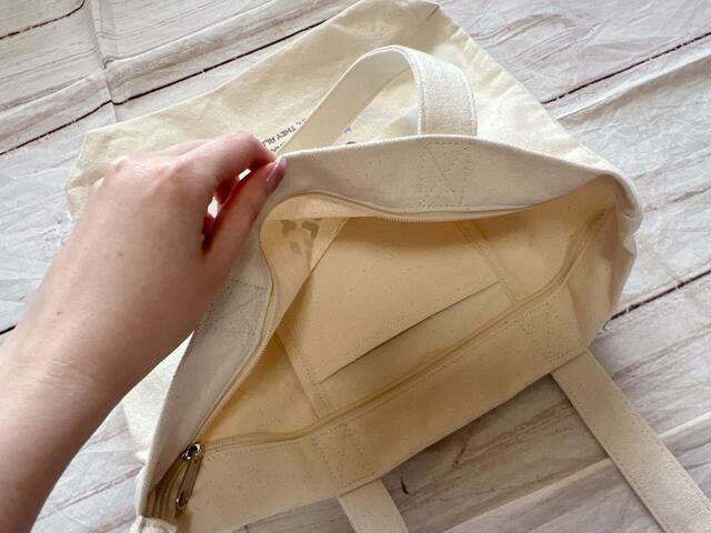 内側にはポケットがひとつついています