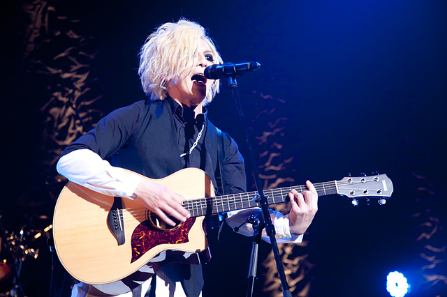 バラードを熱唱する閣下