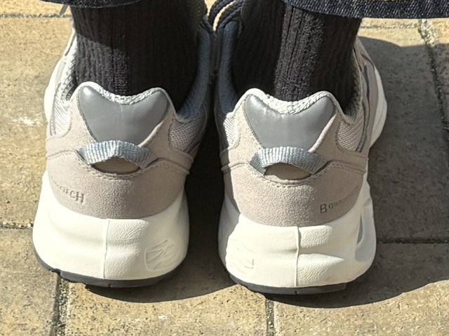 【ワークマン　ハイバウンスバラストウォーク】つま先に向かって低くなる構造で前への推進力が高い分、ふくらはぎへの負担はやや大きめかも。ふくらはぎの筋力がある方にはちょうど良いかもしれません◎