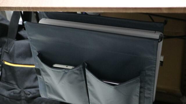 【デスク周りすっきり大改造】 吊り下げラックは「暫定的な資料置き場」にする予定