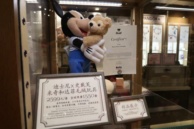 シュタイフのミッキーとダッフィー