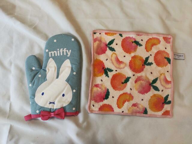 フェイラーのタオルハンカチをならべると、ちょうど同じくらい