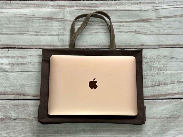 13インチのMacBook Airが入るサイズ