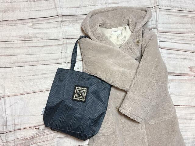 厚手のボアアウターの上からも肩がけできちゃう！