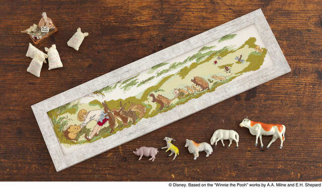 【クロスステッチフレーム＜Winnie the Pooh ～絵本の中から～＞】 材料セット価格：9,460円（税込）　完成サイズ：約14.5×51cm