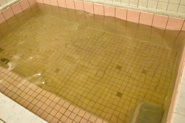 少し緑いろっぽい色