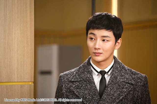 『総理と私』　Licensed by KBS Media Ltd. ©2013 KBS. All rights reserved