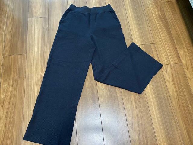 【ミッフィー ウルトラストレッチセット（長袖）】パンツはストレートタイプで、見た目よりもやや薄手。ちょっとしたお出かけにも着ていけそう