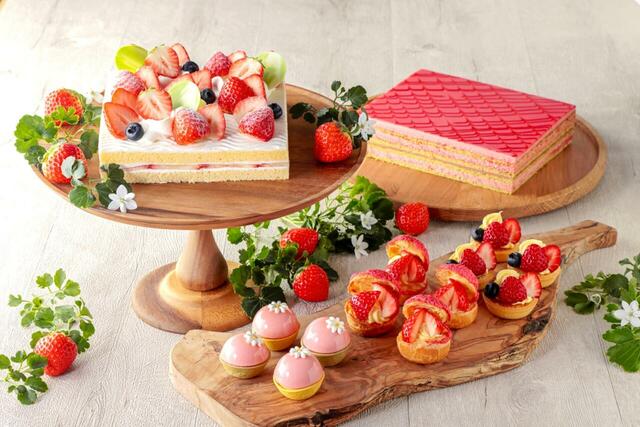 「いちごのショートケーキ、いちごとピスタチオのオペラ、クレームシトロンといちごのムース、いちごのクッキーシュー、いちごのタルトレット」＜期間：2025年3月12日〜5月13日＞【苺！いちご！イチゴ！“旬の苺スイーツ”を贅沢に楽しめる「いちごスイーツビュッフェ」開催！】