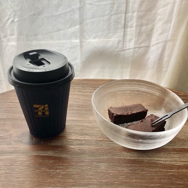 高級キリマンジャロブレンド×セブンカフェ 濃厚くちどけのガトーショコラ