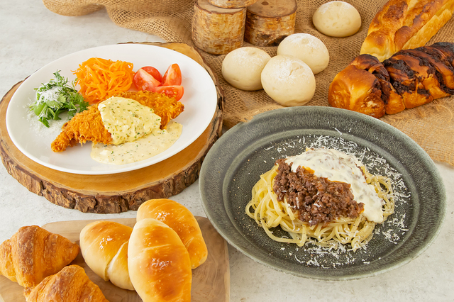 「自家製パン食べ放題ランチ」＜期間：2025年5月15日〜＞【自家製パン食べ放題ランチに“抹茶とピスタチオ“の期間限定パン＆1日100個限定”ポップオーバー“が登場！】