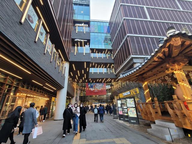 「アンニョン仁寺洞」の入口付近