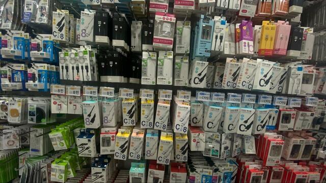 【韓国ダイソー】携帯などのコードを忘れても現地調達可能◎