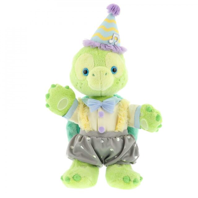 ぬいぐるみコスチューム 5,600円｜セット内容：パーティーハット、シャツ、ズボン ※ぬいぐるみは含まれません｜「ダッフィー＆フレンズのフロム・オール・オブ・アス」グッズ｜東京ディズニーリゾート40周年“ドリームゴーラウンド”｜発売日：2023年4月10日（月）｜販売店舗：東京ディズニーシー「マクダックス・デパートメントストア」