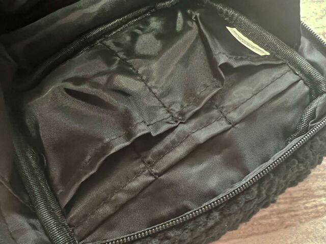 【otonaMUSE（オトナミューズ）10月号付録】バック側は仕切り付きの小さいポケットが5つ