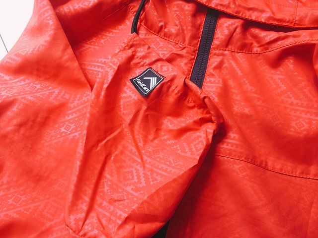 【ワークマン レディース高撥水シェルジャケット】袋付きで持ち運びもコンパクトに