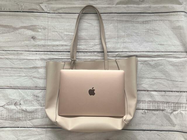 MacBook Airが楽々入るサイズ感