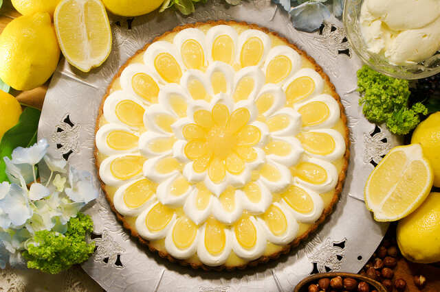 【キル フェ ボン】「レモンのティラミス」タルトに敷いたヘーゼルナッツクリームの香ばしい香りが広がります