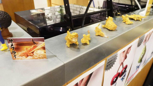 パンダの穴喫茶展／店内に展示されたガチャ