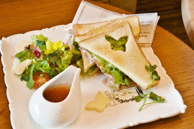 ジェレミー・フィッシャーのチョウチョウのサンドイッチ