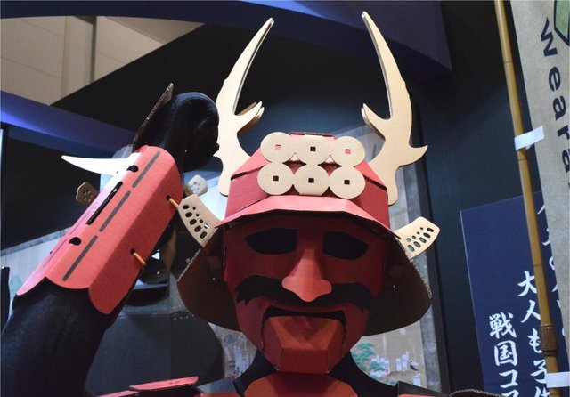 『着れちゃうダンボール　シリーズ』／細部にまでこだわった作り。夏休みのダンボール工作としても楽しめそう。